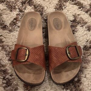 Arizona Jean Company Women's Brown Buckle Sandals